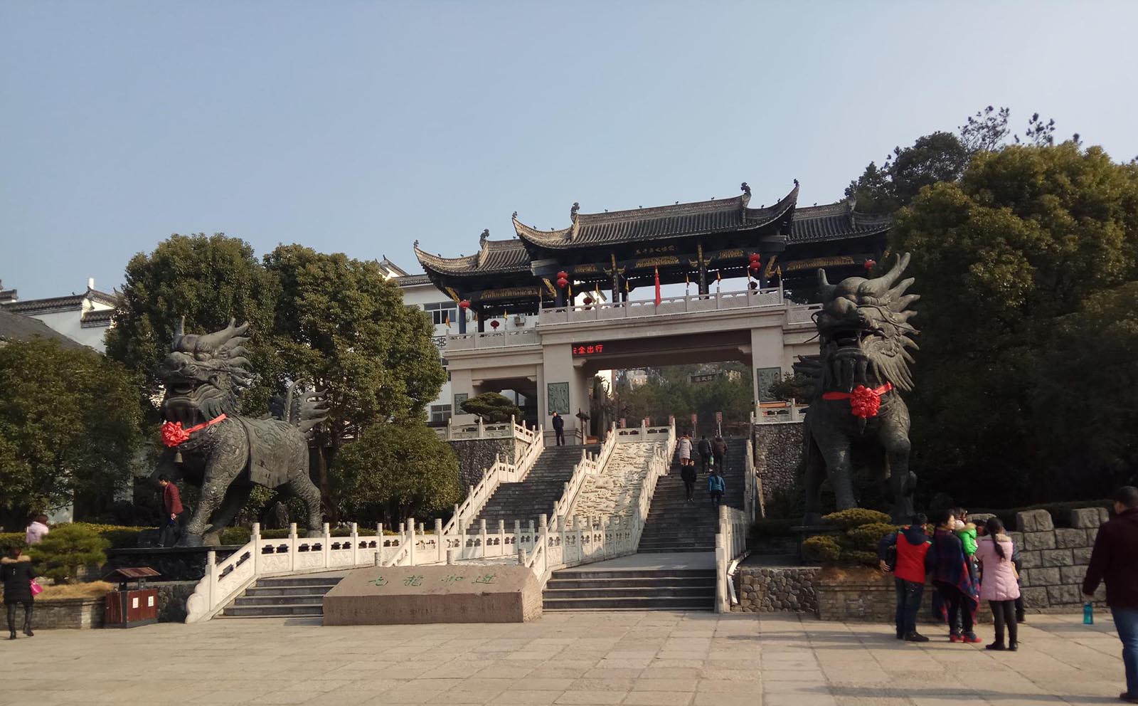 太湖县红木牌匾定制：寺庙宗祠,园林景观,创意招牌,抱柱对联